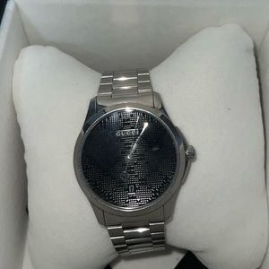 Gucci G-timeless Watch in silver with a black face